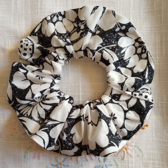 Liberty of London Accessories - Liberty of London Art Fabric Scrunchie Margot Mary Black and White Floral